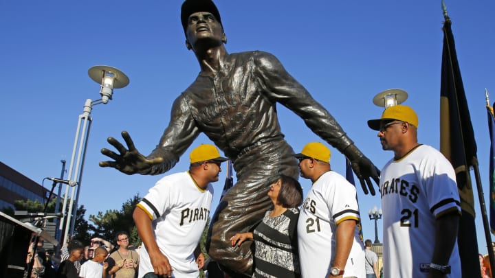 Arrieta loses lead but Cubs outlast Pirates 3-2 in 12