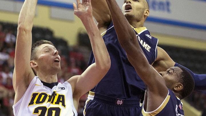 Beachem scores 16, No. 17 Notre Dame beats Iowa Beachem scores 16, No. 17 Notre Dame beats Iowa