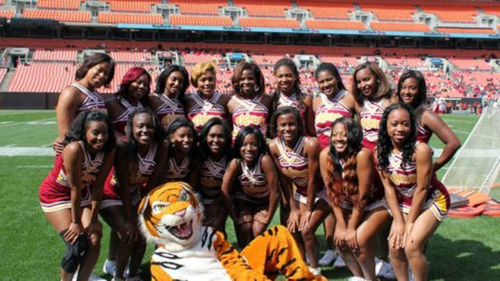 Video: Cheerleaders brawl at college basketball tournament Video: Cheerleaders brawl at college basketball tournament