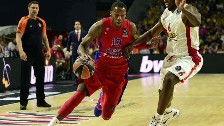 Sonny Weems, Phoenix Suns agree to two-year contract