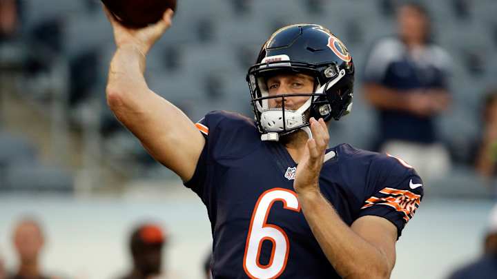 Cutler passes praise as Bears prepare for opener
