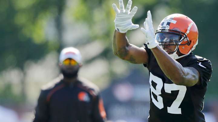 Pryor earning praise in transition to wide receiver