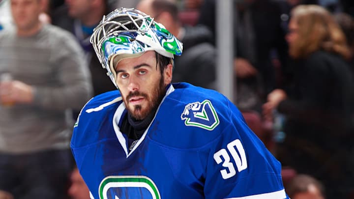 Canucks goalie Ryan Miller [knee] out 4-6 weeks