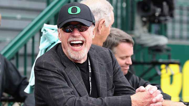 Nike chairman Phil Knight to step down