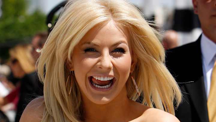 'Dancing' champ Hough engaged to hockey player Laich