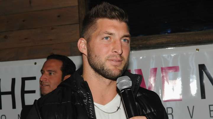 TBT: Chuck Norris wrote a blurb for Tim Tebow's autobiography TBT: Chuck Norris wrote a blurb for Tim Tebow's autobiography