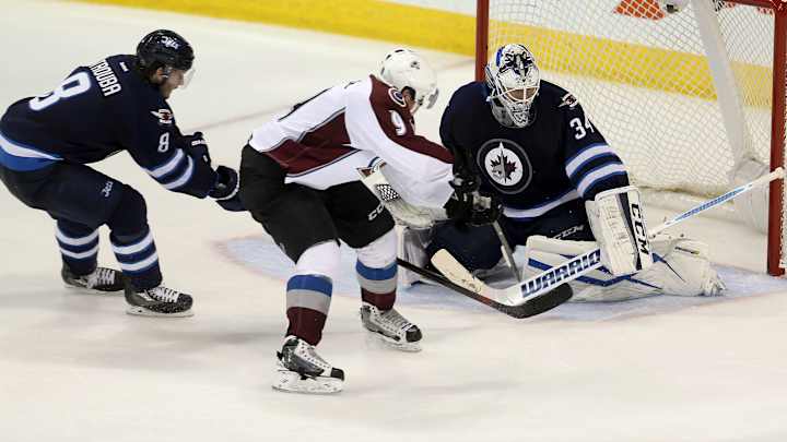 McLeod breaks tie in 3rd, Avalanche beat Jets 4-1