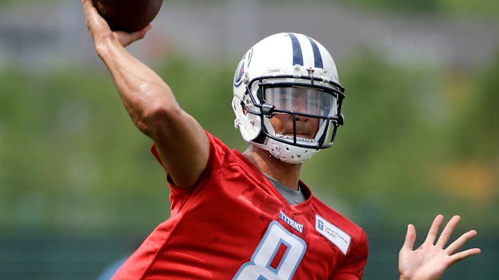 Mariota takes field for 1st time with Titans at rookie camp
