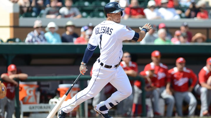 Tigers shortstop Jose Iglesias leaves game with shin contusion
