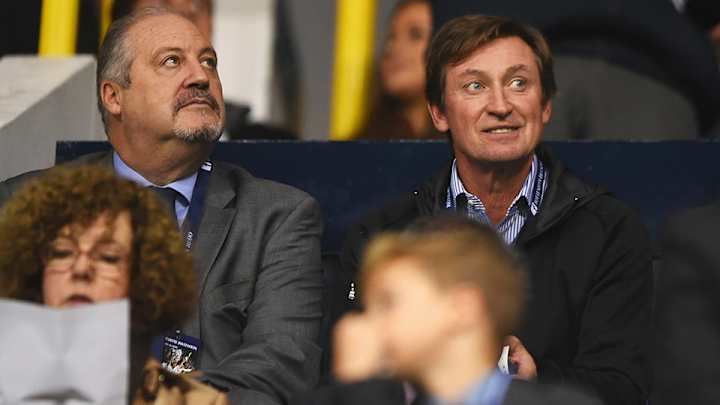 Tottenham wanted to honor Wayne Gretzky but misspelled his jersey Tottenham wanted to honor Wayne Gretzky but misspelled his jersey