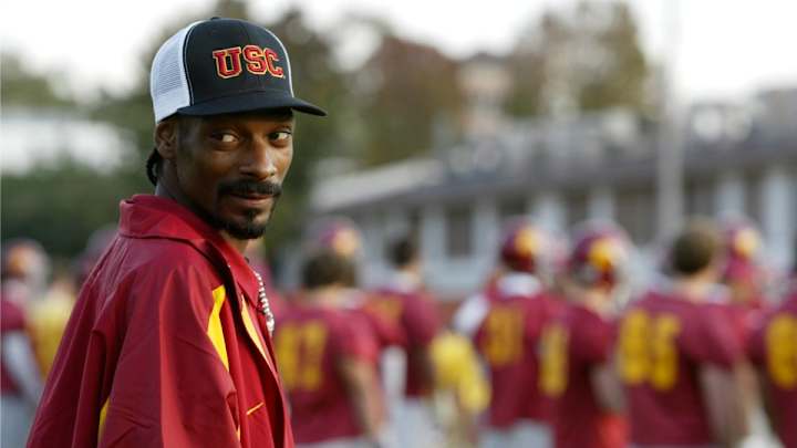 Snoop Dogg throwing out USC underwear after son commits to UCLA Snoop Dogg throwing out USC underwear after son commits to UCLA