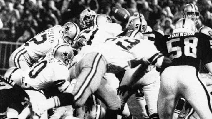 Ex-Cowboys player dies after having heart attack at MetLife Stadium