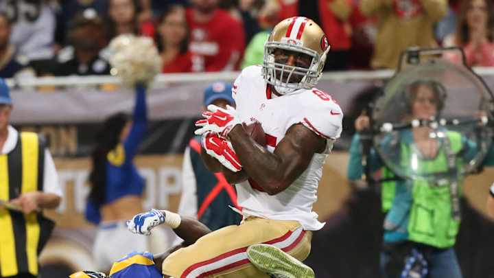 Broncos acquire TE Vernon Davis from 49ers