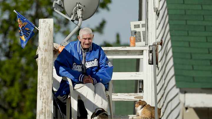 Churchill's backside takes care of horses and old horsemen