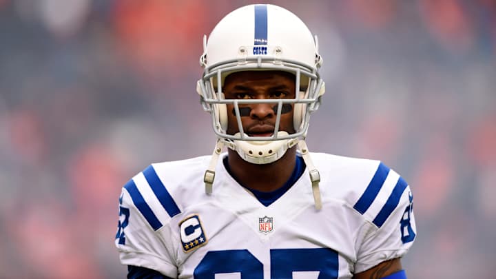 Colts thank Reggie Wayne with banner outside Lucas Oil Stadium