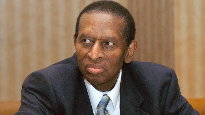 Earl Lloyd, first African-American player in NBA, dies at age 86