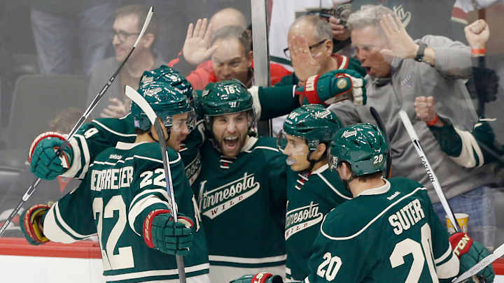 Zucker scores early, Wild hand Blackhawks 2nd straight loss