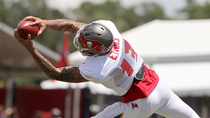Bucs WR Mike Evans (hamstring) sidelined again at practice Bucs WR Mike Evans (hamstring) sidelined again at practice