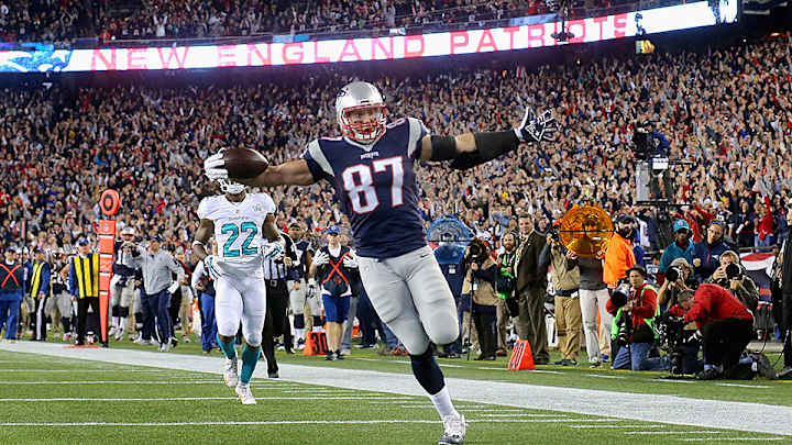 Brady, unstoppable Patriots hand Dan Campbell's Dolphins a reality check