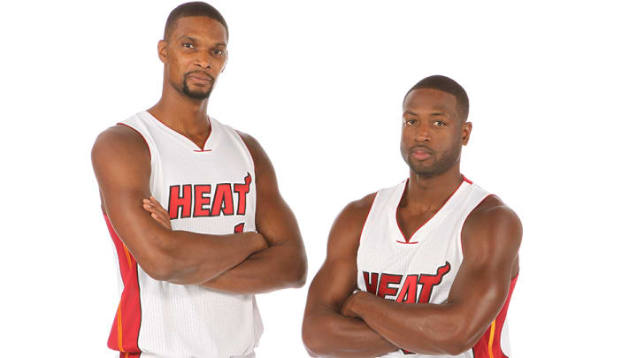 Watch: Chris Bosh throws bounce pass between legs to Dwyane Wade