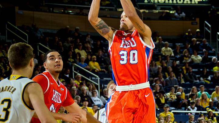 Michigan beats Houston Baptist 82-57 Michigan beats Houston Baptist 82-57
