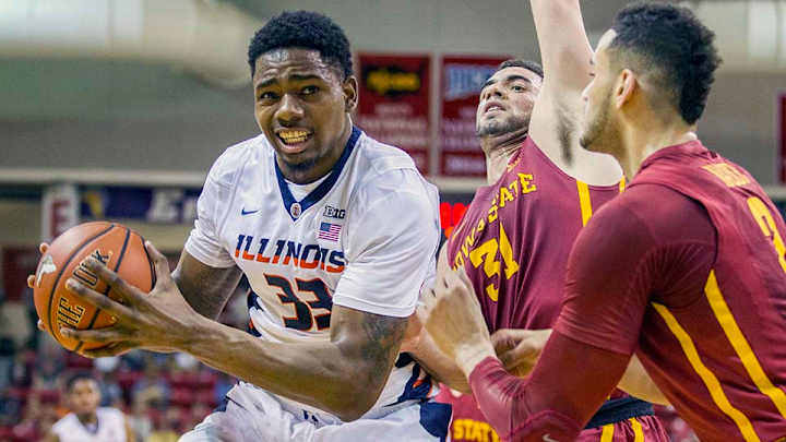 Illinois center Mike Thorne Jr. (torn meniscus) out indefinitely