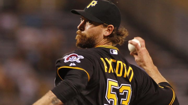 John Axford signs minor league contract with Rockies