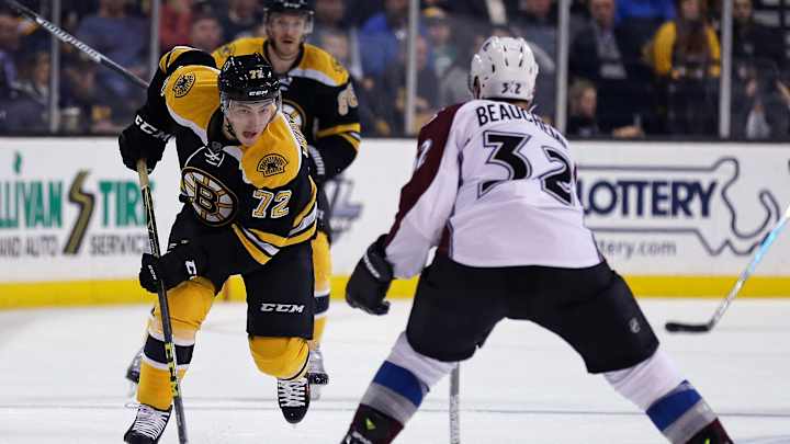 Duchene scores in 3rd to lift Avalanche over Bruins 3-2