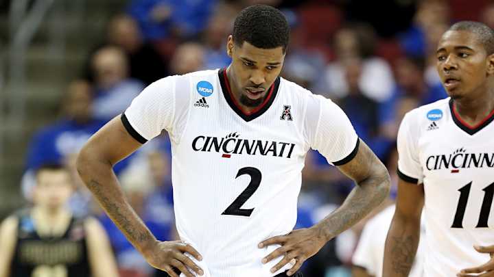 Cincinnati's Octavius Ellis ejected after elbowing A.J. Hammons