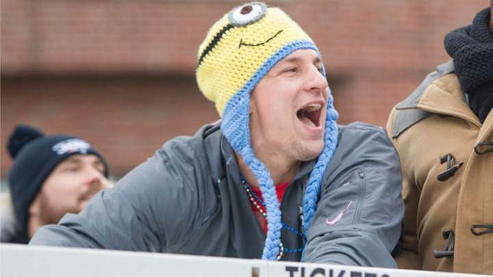 Rob Gronkowski flirts with reporter during beach interview Rob Gronkowski flirts with reporter during beach interview