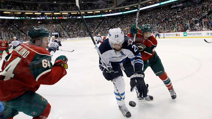 Hellebuyck hangs on to win debut, Jets beat Wild 3-1