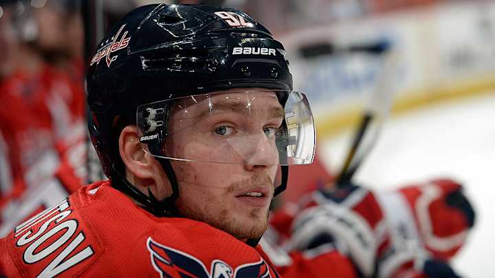 Evgeny Kuznetsov re-signs with Capitals for two years, $6 million