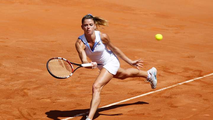 Serena Williams beats Giorgi to give US 1-0 lead over Italy