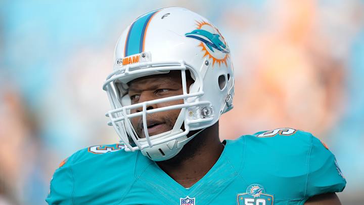 Watch: Ndamukong Suh knocks off Alfred Morris’s helmet after tackle