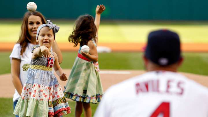 Watch: Mike Aviles's daughter Adriana throws out first pitch