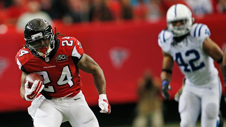 Falcons RB Devonta Freeman ruled out vs. Colts with concussion
