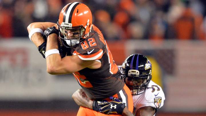 Browns sign tight end Gary Barnidge to new contract