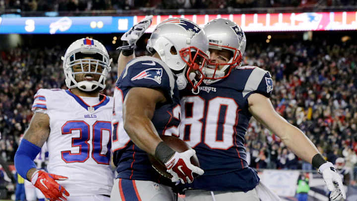 Patriots improve to 10-0, beat Bills 20-13