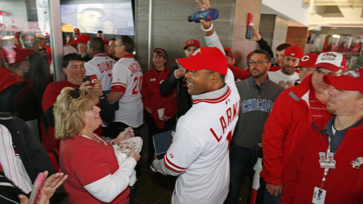 Reds hire Barry Larkin as minor league instructor