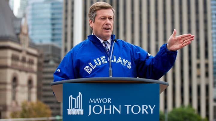 Toronto mayor John Tory mimics Jose Bautista’s bat flip