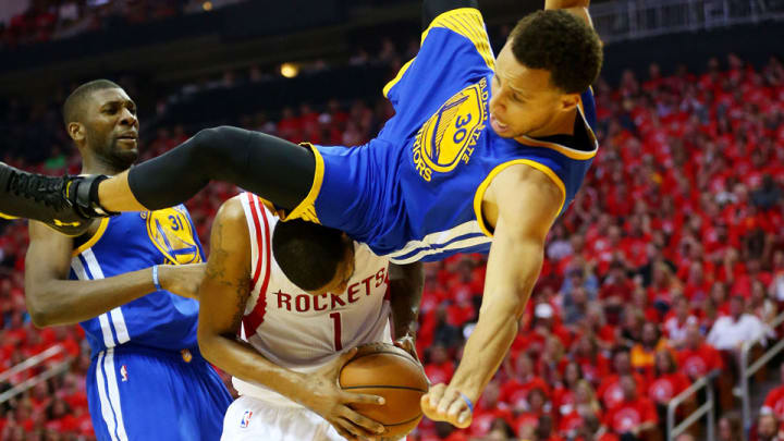 Stephen Curry (head contusion) returns after Game 4 hard fall