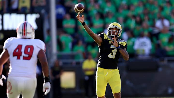 Vernon Adams leaves Ducks debut after hit