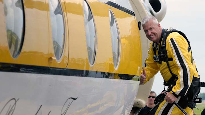 Bills coach Rex Ryan skydives with US Army parachute team Bills coach Rex Ryan skydives with US Army parachute team