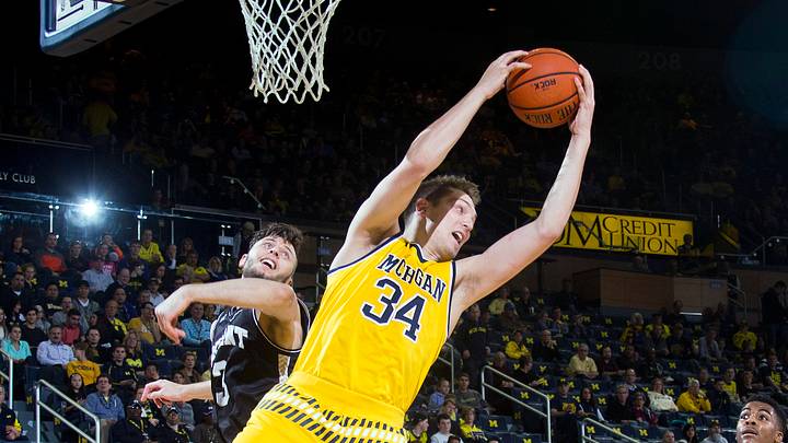 Michigan routs Bryant 96-60 Michigan routs Bryant 96-60