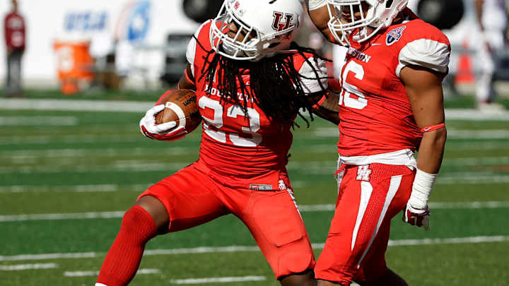 Ward leads No. 17 Houston to 24-13 win over No. 20 Temple