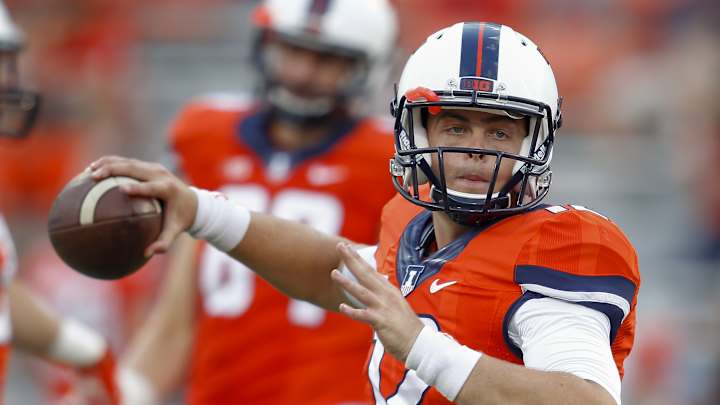 Illinois QB Wes Lunt out 4-6 weeks after leg fracture Illinois QB Wes Lunt out 4-6 weeks after leg fracture