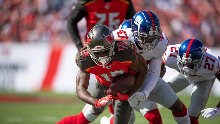 Bucs Pass Up Draft Pick to Keep Free-Agent Bust Bucs Pass Up Draft Pick to Keep Free-Agent Bust