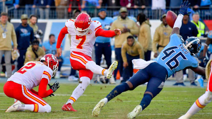 Titans Slug It Out With Chiefs, Come Out on Top