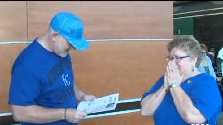 Kansas man surprises near-stranger with World Series tickets