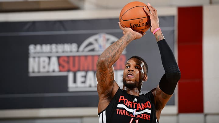 Portland forward Thomas Robinson gives miserable dunk attempt